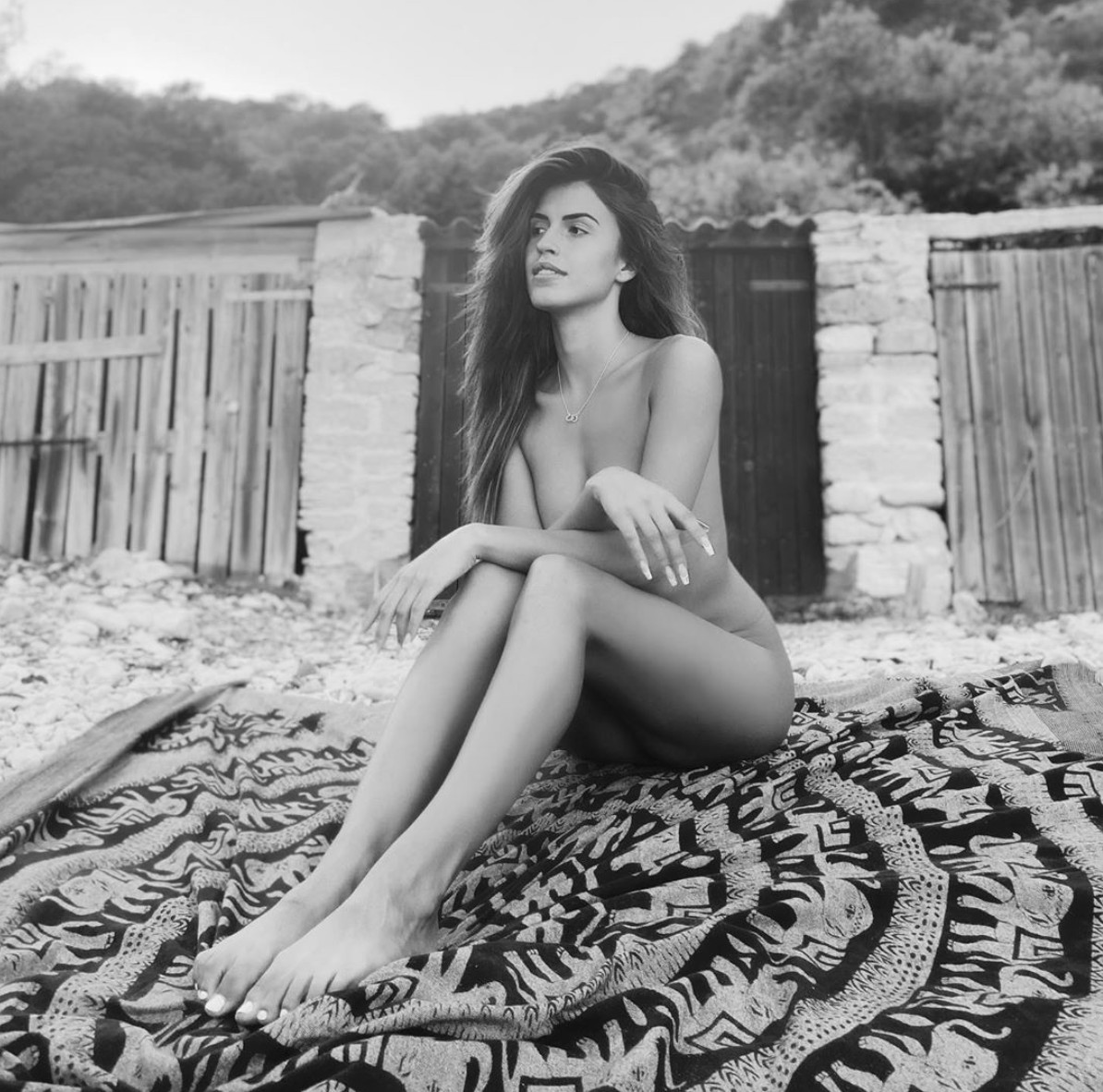 Sofía Suescun completamente desnuda en la playa