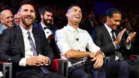 Cristiano Ronaldo y Leo Messi durante la gala de la UEFA / EFE