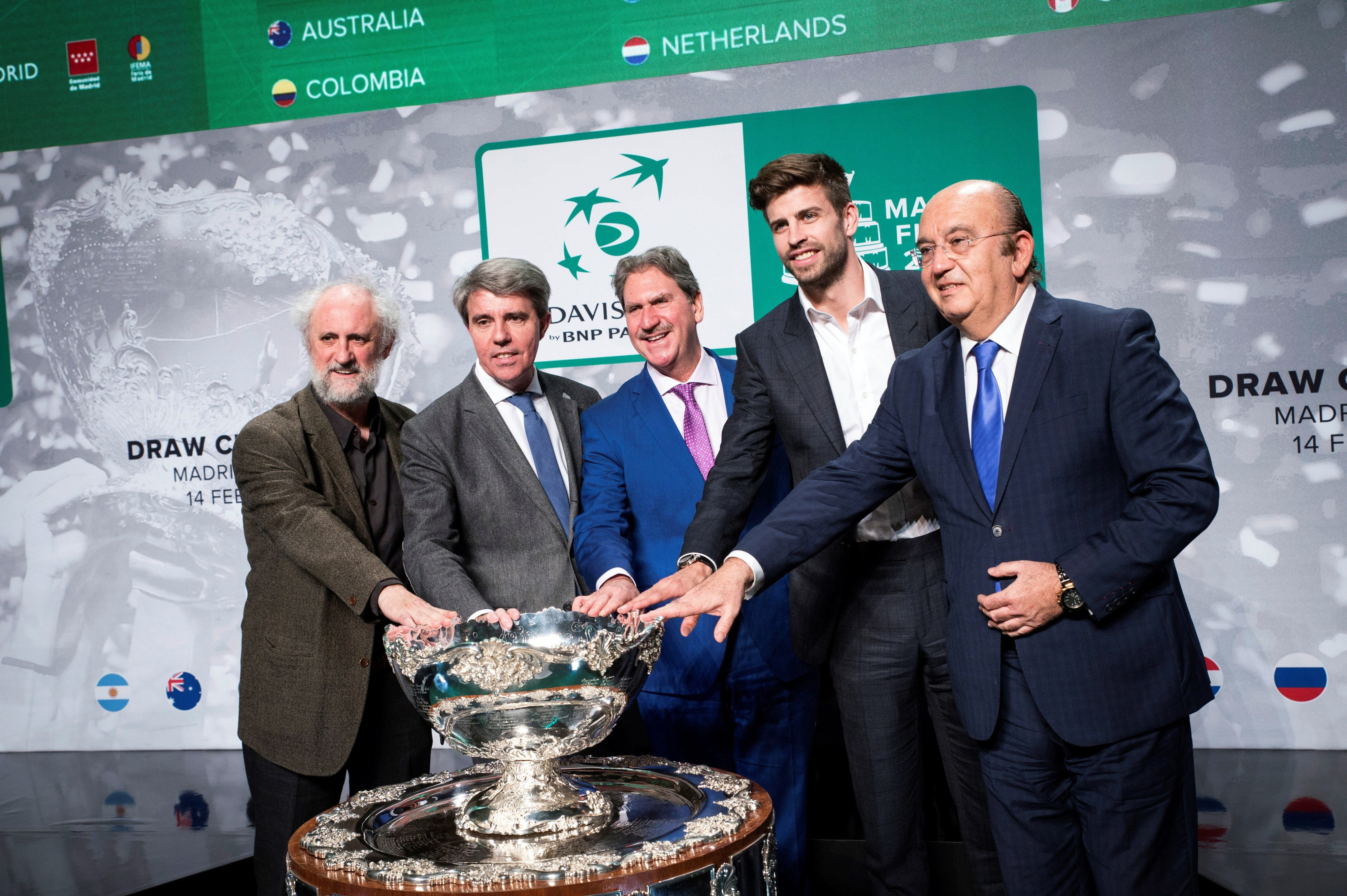 Miguel Díaz, Ángel Garrido y  Gerard Piqué en el acto de la nueva Copa Davis / EFE