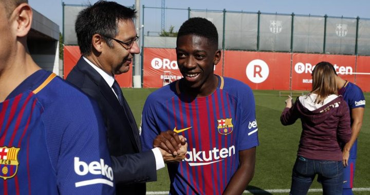 Bartomeu, saludando a Ousmane Dembelé | FCB