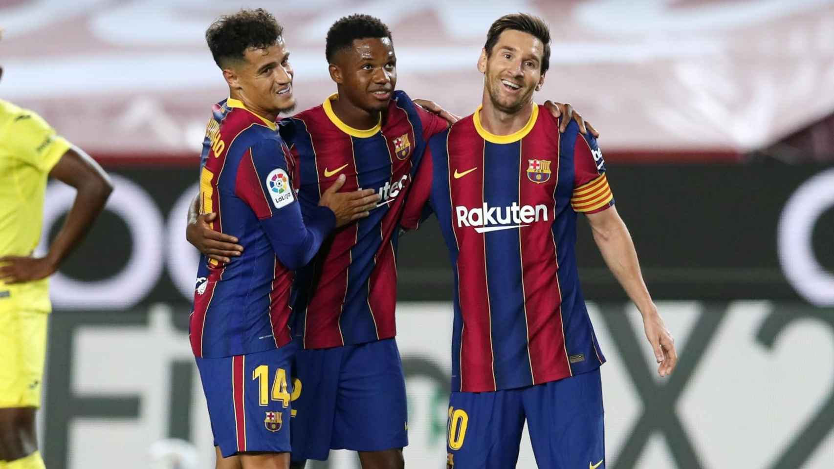 Coutinho y Ansu Fati, celebrando un gol con Messi, la temporada pasada / EFE
