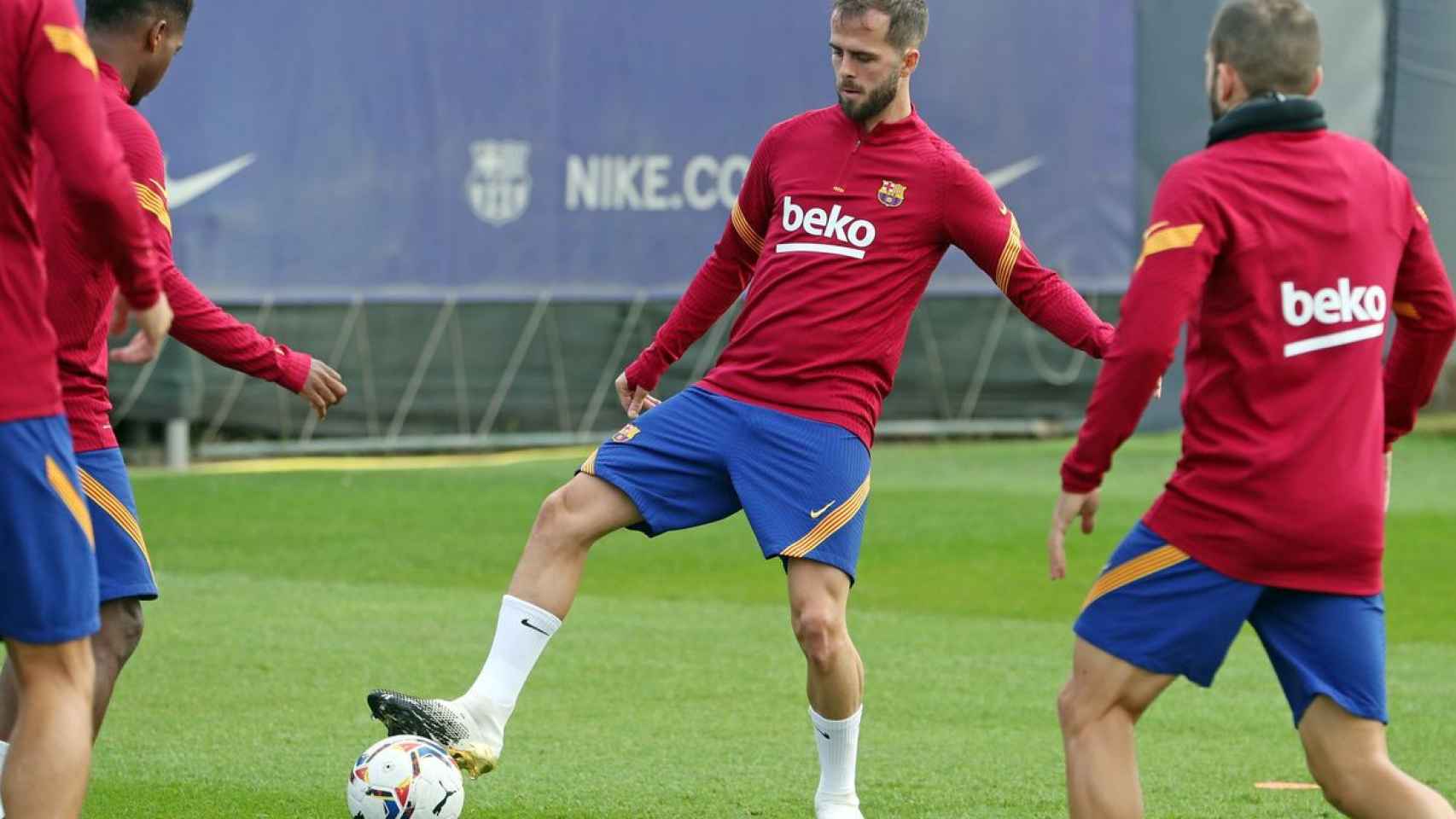 Pjanic en el entrenamiento del Barça / FCB