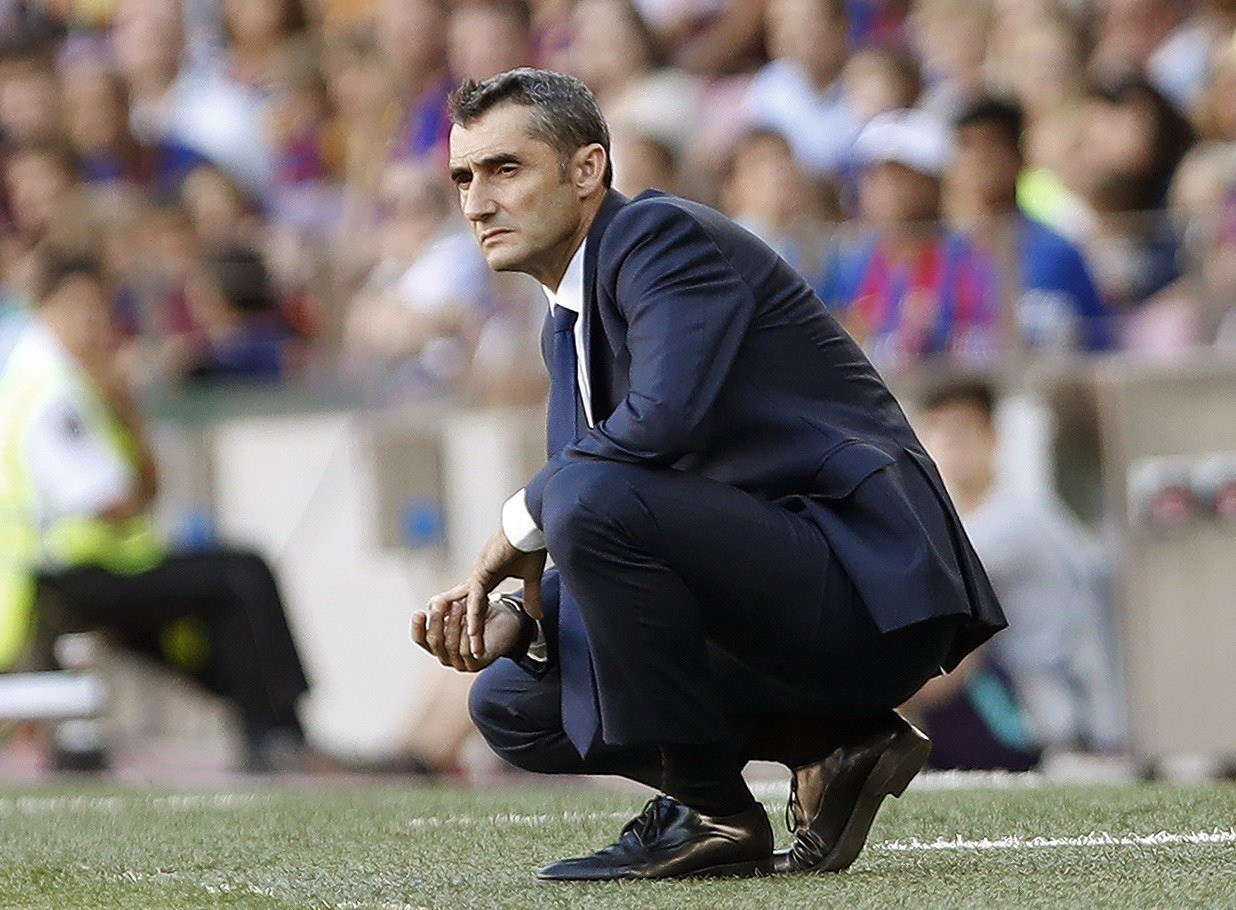 Una foto de Valverde en el Camp Nou, con gesto preocupado / EFE