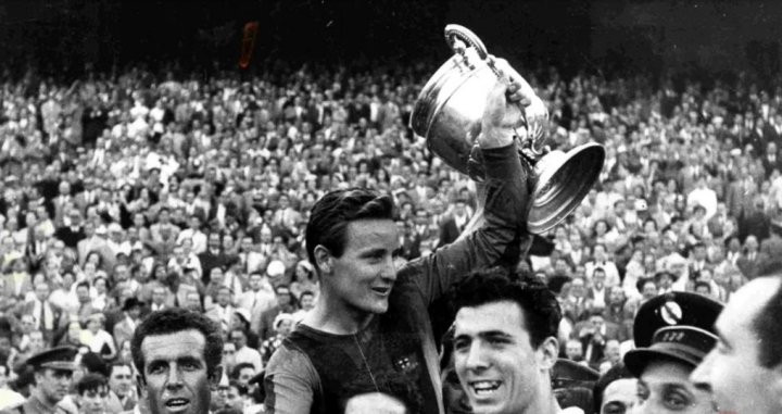 Gonzalvo con la Copa del Rey de 1953 / FCB