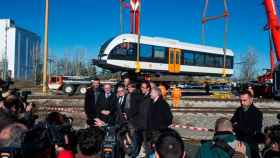 Imagen de Carles Puigdemont, rodeado de autoridades, con motivo del anuncio del tren Lleida-La Pobla en enero pasado.