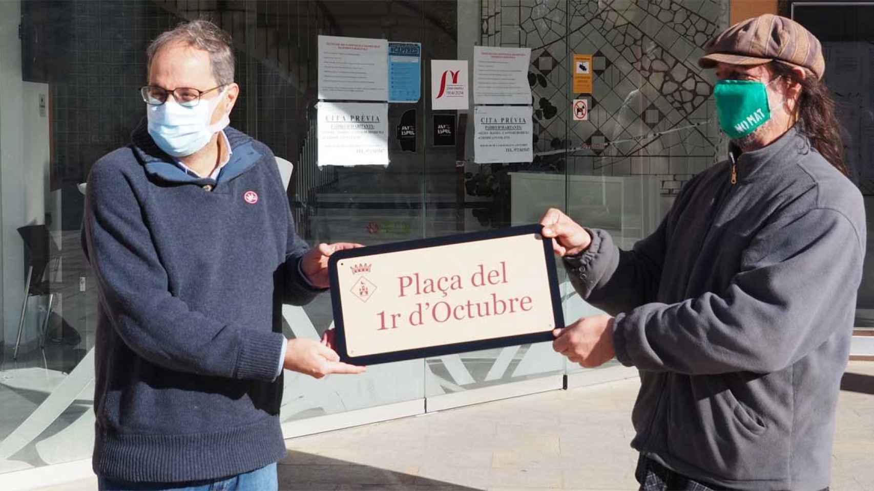 Torra, inaugurando una plaza en memoria del referéndum ilegal del 1-O en Santa Coloma de Farners / @QuimTorraiPla (TWITTER)