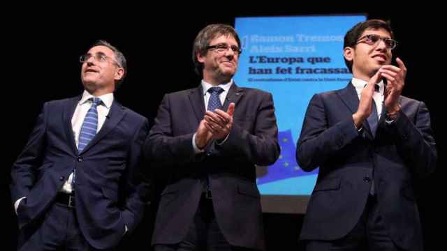 Ramon Tremosa, Carles Puigdemont y Aleix Sarri, que fue asesor de Torra con un sueldo de 80.000 euros / CG