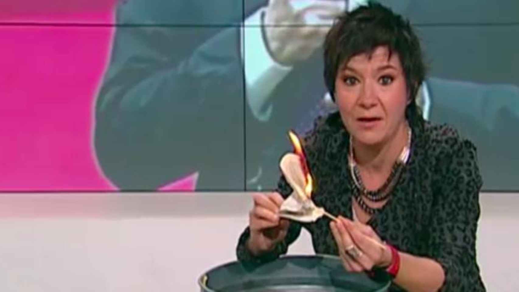 Empar Moliner, quemando la Constitución Española en TV3