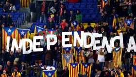 El independentismo se manifesta en un partido de fútbol / EFE