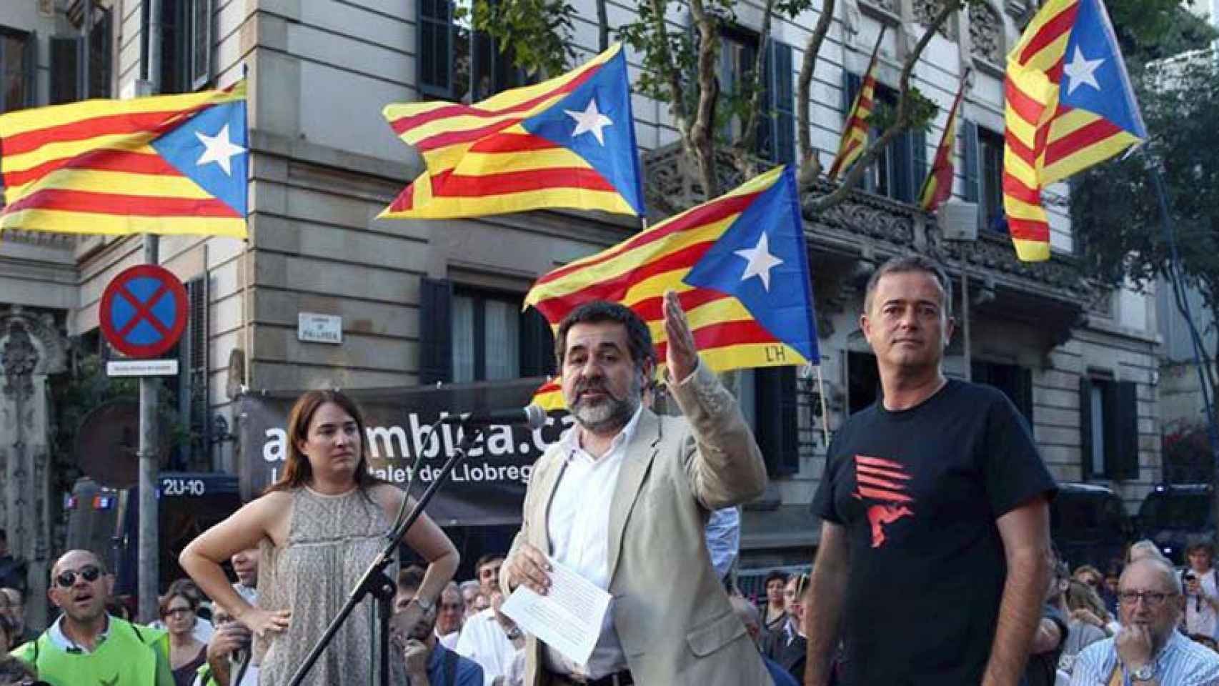 El presidente de la Asamblea Nacional Catalana (ANC), Jordi Sánchez interviene en una concentración convocada por entidades soberanistas ante la Delegación del Gobierno en Barcelona / CG