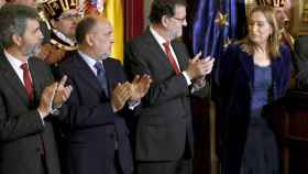 La presidenta del Congreso, junto al presidente del Gobierno, Mariano Rajoy, y a los del Tribunal Constitucional y del Tribunal Supremo en la celebración del Día de la Constitución / EFE