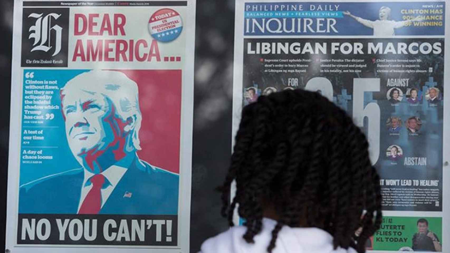 Una mujer observa las portadas de los periódicos de hoy tras la victoria de Donald Trump / EFE