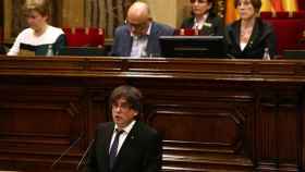 El presidente de la Generalitat, Carles Puigdemont, durante su intervención en el pleno del debate de política general en el Parlament de Cataluña / EFE