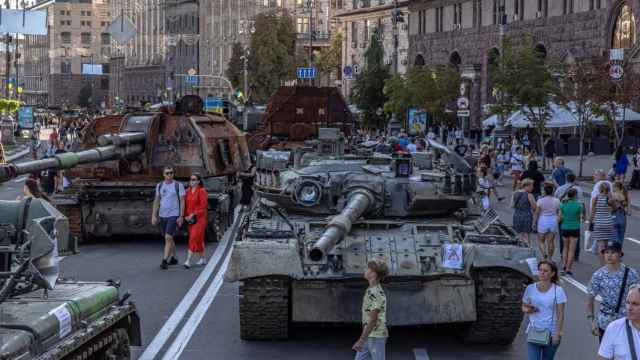 Tanques rusos capturados en Kiev, Ucrania / EFE
