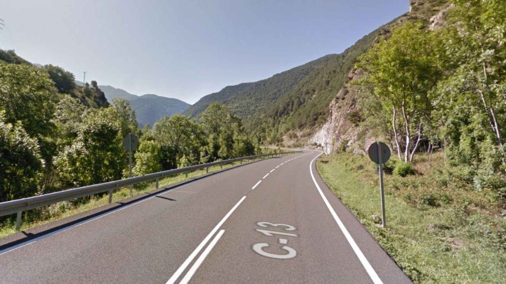 Zona de la carretera C-13 en la que ha tenido lugar el accidente, en Llavorsí (Lleida) / GOOGLE STREET VIEW