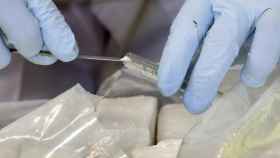 Bolsas de cocaína, como las encontradas en casa del hombre detenido en Reus / EFE