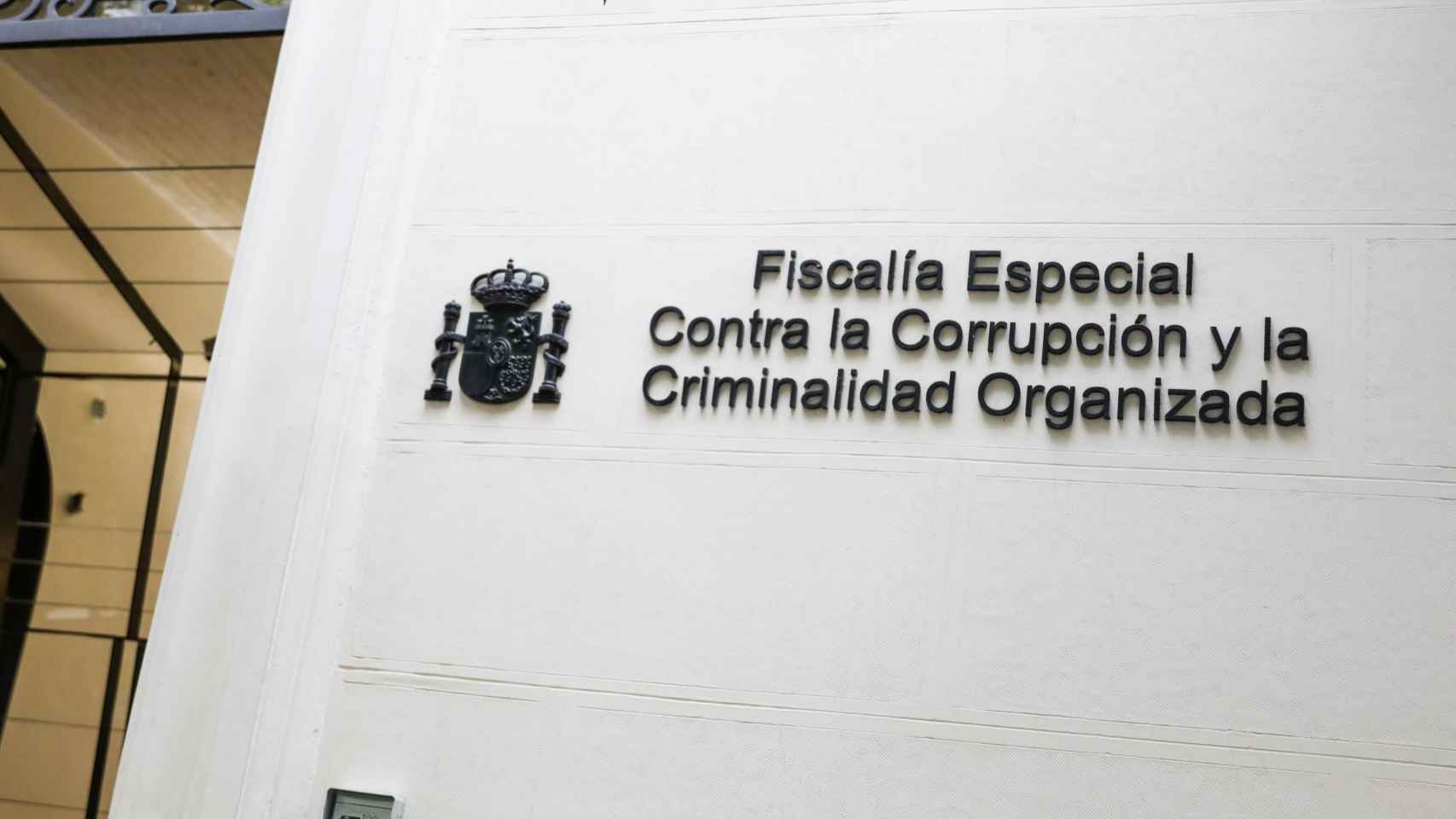 Puerta principal del edificio de la Fiscalía Anticorrupción en Madrid / EP