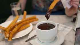 Taza de chocolate caliente con churros / CREATIVE COMMONS