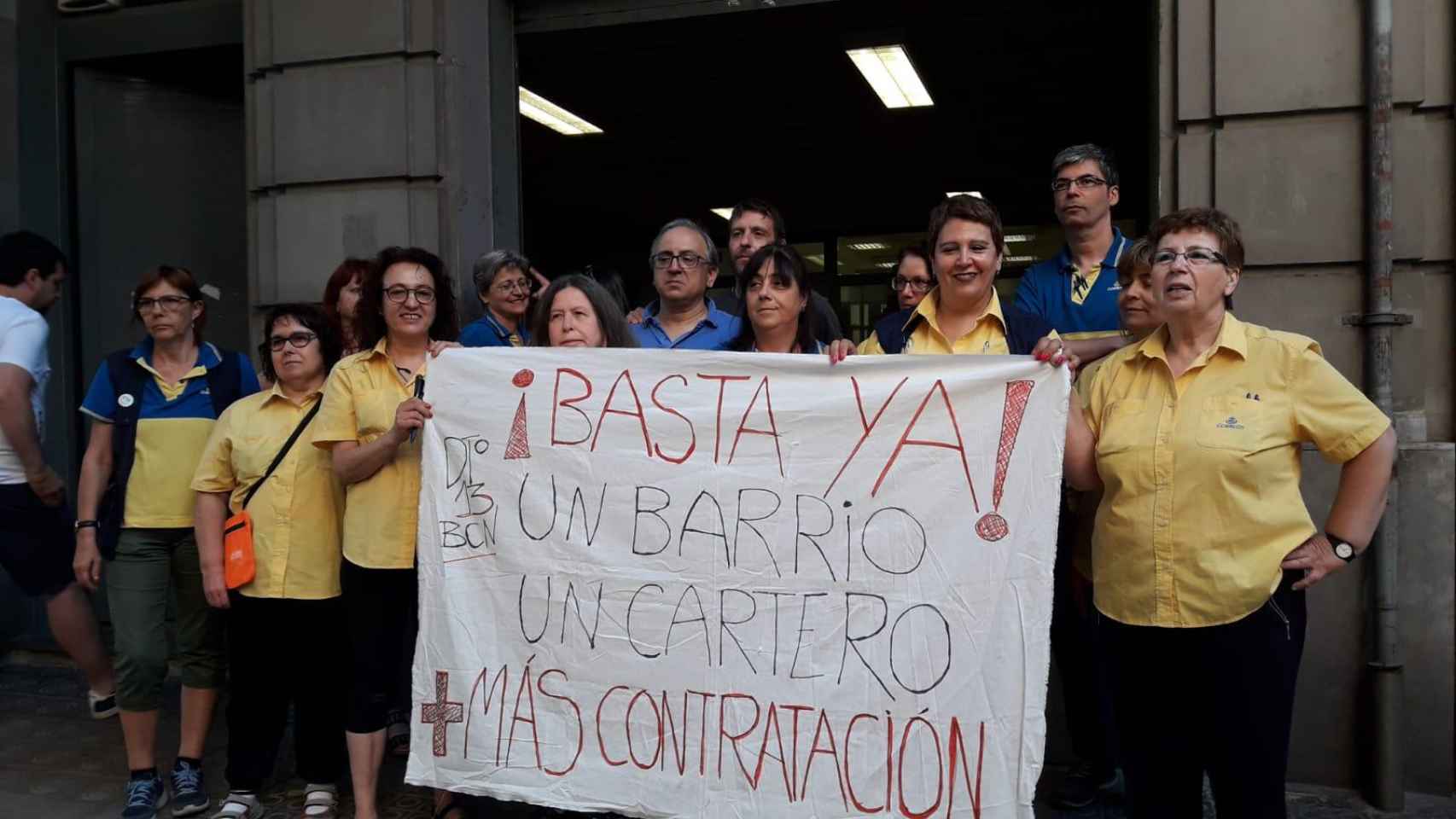 Un grupo de trabajadores de Correos de Barcelona, en huelga / CG