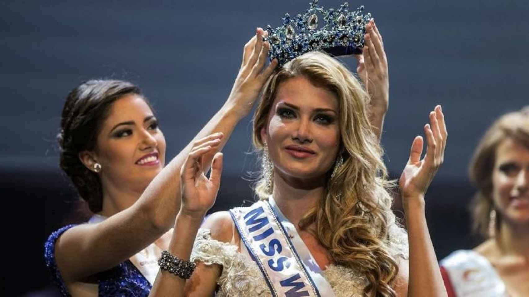 La modelo barcelonesa Mireia Lalaguna gana el certamen de Miss Mundo 2015.