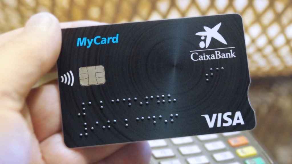 Caixabank lanza la primera tarjeta con sistema Braille en España / CEDIDA