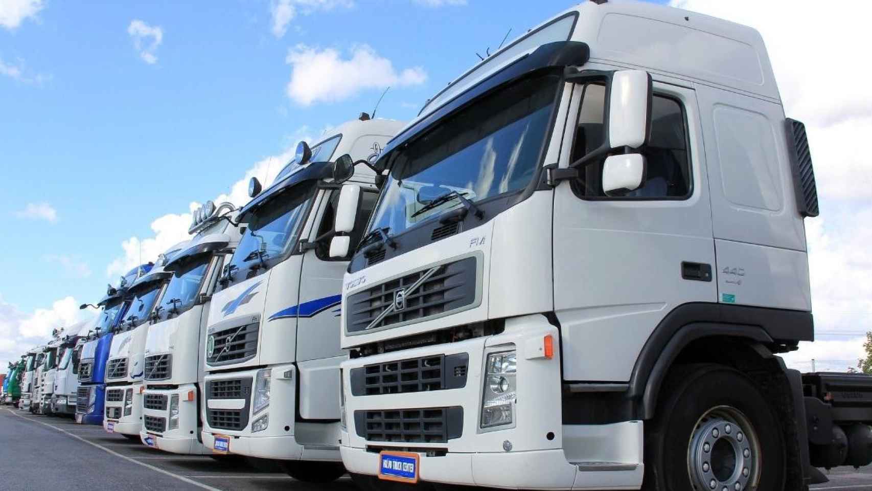 Camiones estacionados del sector de los transportistas / EP