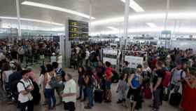 Pasajeros en el Aeropuerto de Barcelona-El Prat / EFE