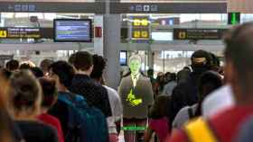 Las colas para acceder al control de seguridad del Aeropuerto de Barcelona-El Prat continúan debido a los paros que llevan a cabo los trabajadores de Eulen / EFE