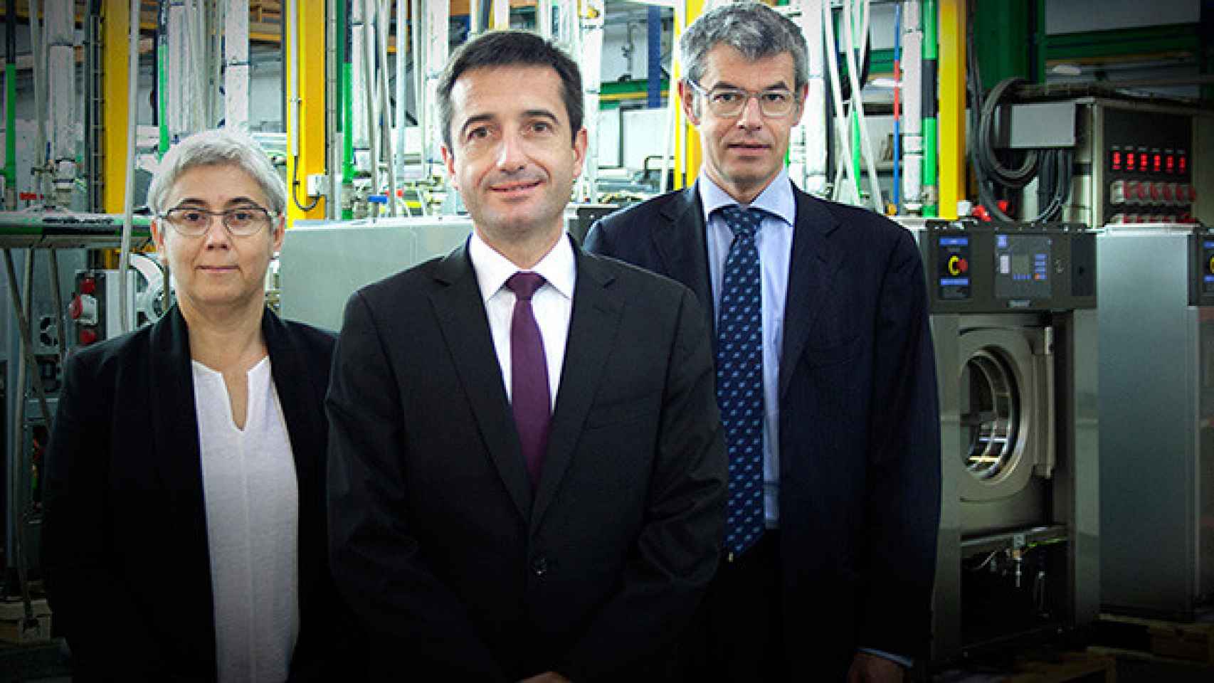 La nueva presidenta de Girbau, Mercé Girbau (iI, el director general de la empresa, Guillem Clofent, y el consejero delegado, Guillem Girbau (d) / GIRBAU