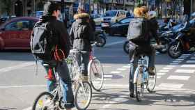Reby ofrece una aplicación para las personas que circulan en bici por Barcelona, como las de la imagen / EUROPA PRESS