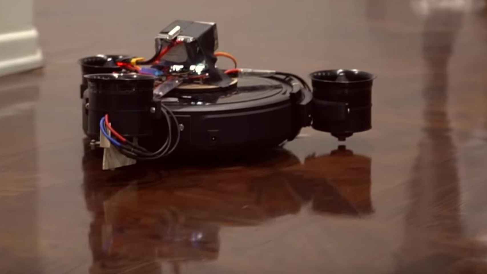 El robot aspirador que vuela / YOUTUBE