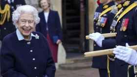 La reina Isabel II de Inglaterra, a la salida de Buckingham /INSTAGRAM