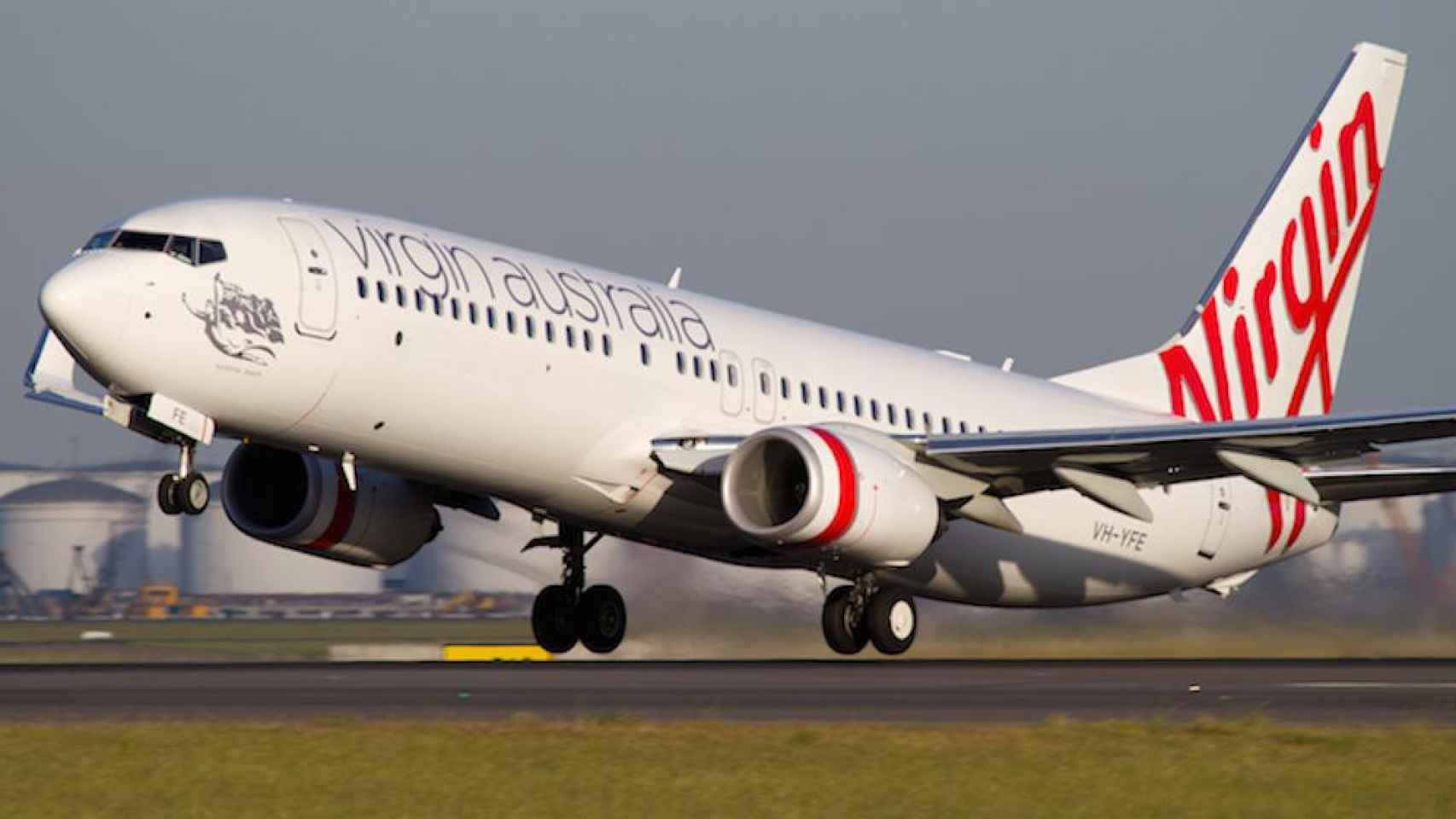 Una foto de archivo de un avión de Virgin Australia aterrizaje