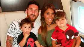 Leo Messi y Antonella Rocuzzo junto a Thiago y Mateo /REDES