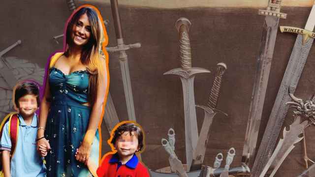 Antonella Roccuzzo, con Thiago y Mateo Messi, en la feria medieval de Castelldefels / FOTOMONTAJE DE CULEMANÍA