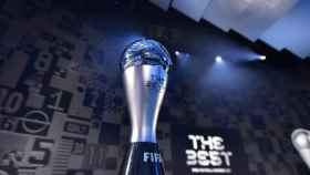 Imagen del trofeo FIFA The Best al mejor jugador de la temporada / FIFA