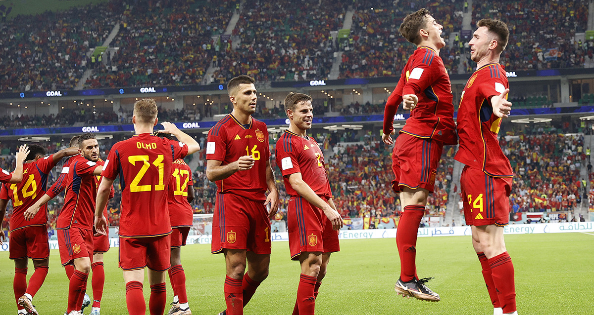 Los jugadores de la Roja, eufóricos, después del debut goleador en el Mundial / EFE