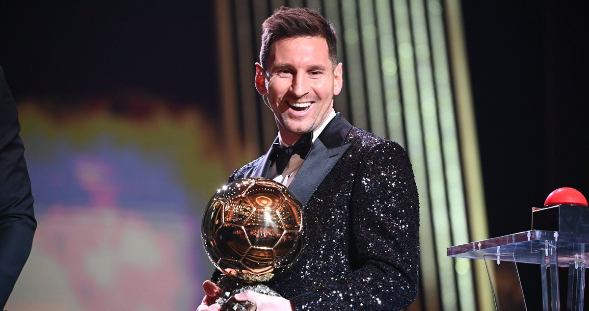 Lionel Messi, recibiendo su séptimo Balón de Oro / France Football