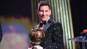 Lionel Messi, recibiendo su séptimo Balón de Oro / France Football