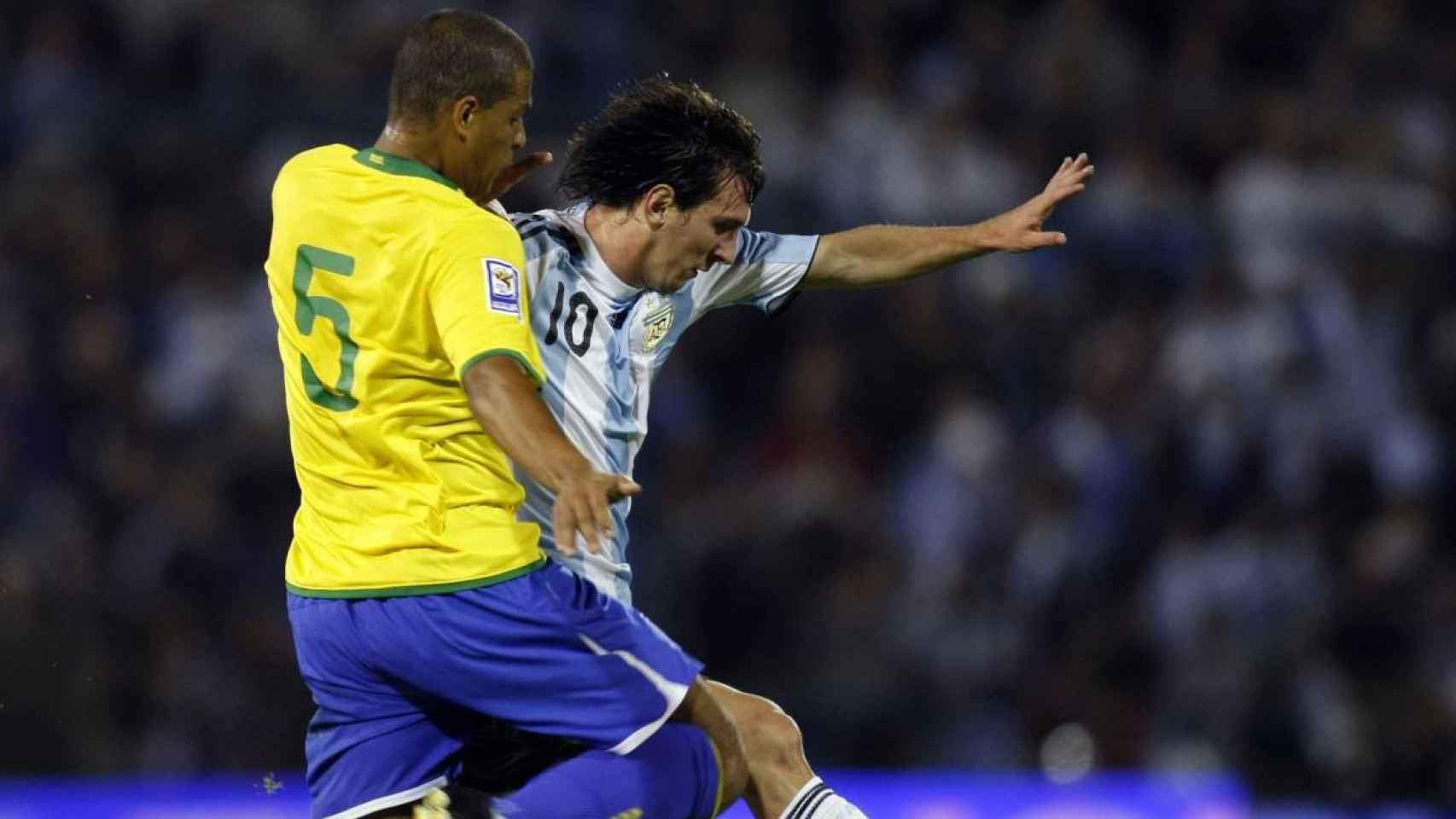 Felipe Melo, en un intenso marcaje a Messi | REDES