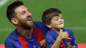 Messi, junto a su hijo Thiago | EFE