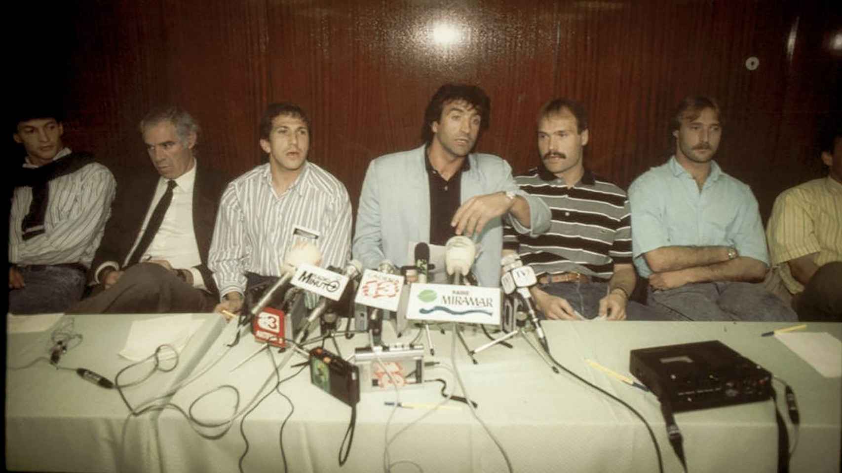 Los jugadores del Barça y Luis Aragonés pidieron la dimisión de Núñez en 1988 : EFE