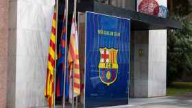 Las banderas del Barça a media asta / FC Barcelona