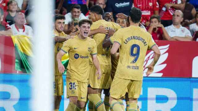 La euforia de los jugadores del Barça, tras conquistar el triunfo contra el Sevilla / FCB