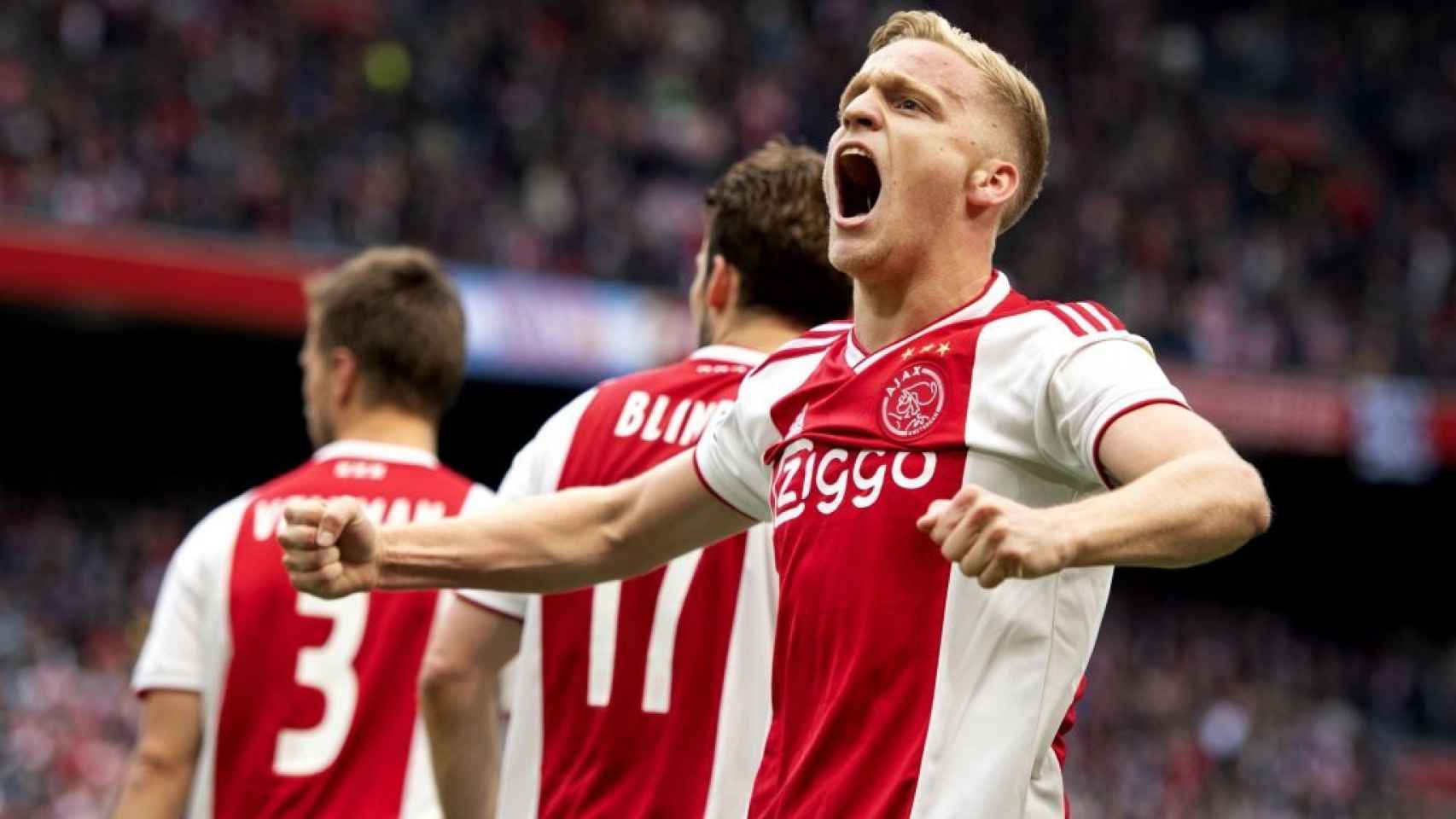 Van der Beek celebrando un gol con el Ajax / EFE
