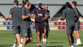 Quique Setién en el entrenamiento del Barça previo a la Champions League / FC Barcelona