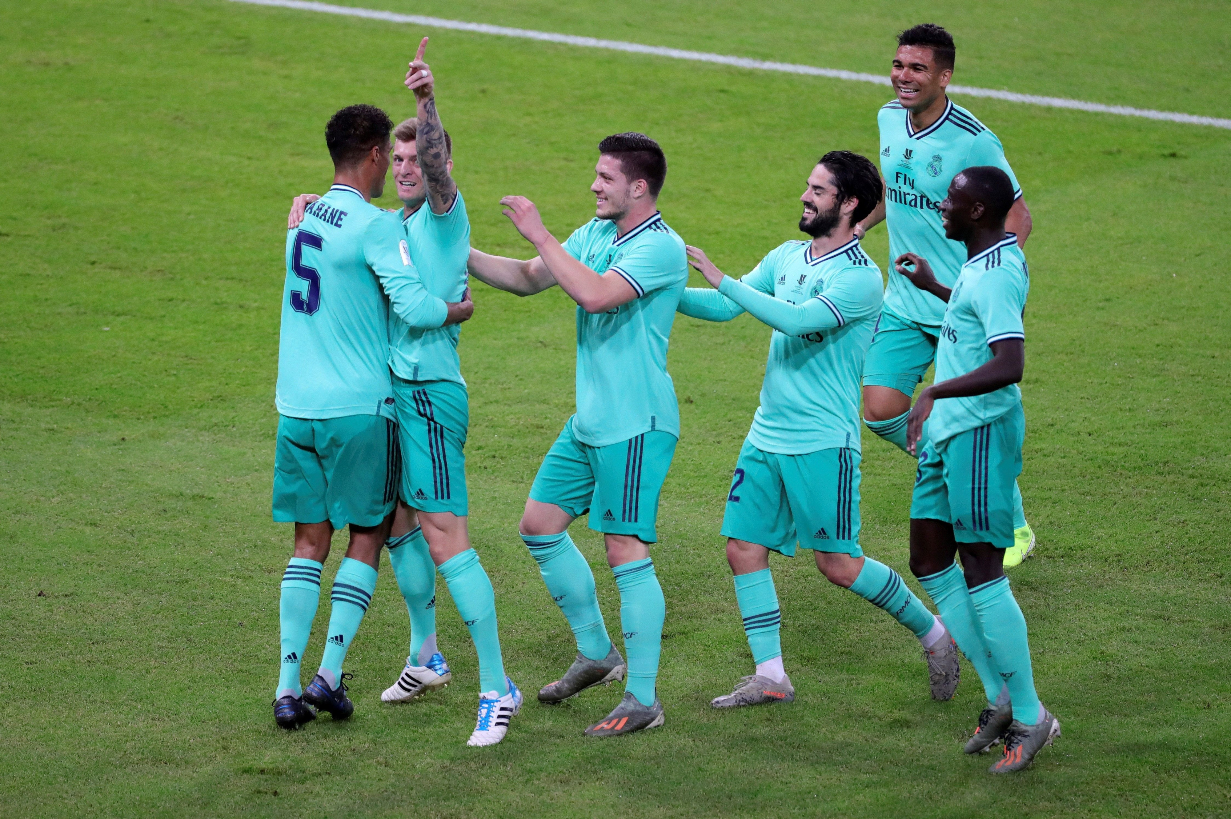 Los jugadores del Real Madrid celebran el gol de Kroos | EFE