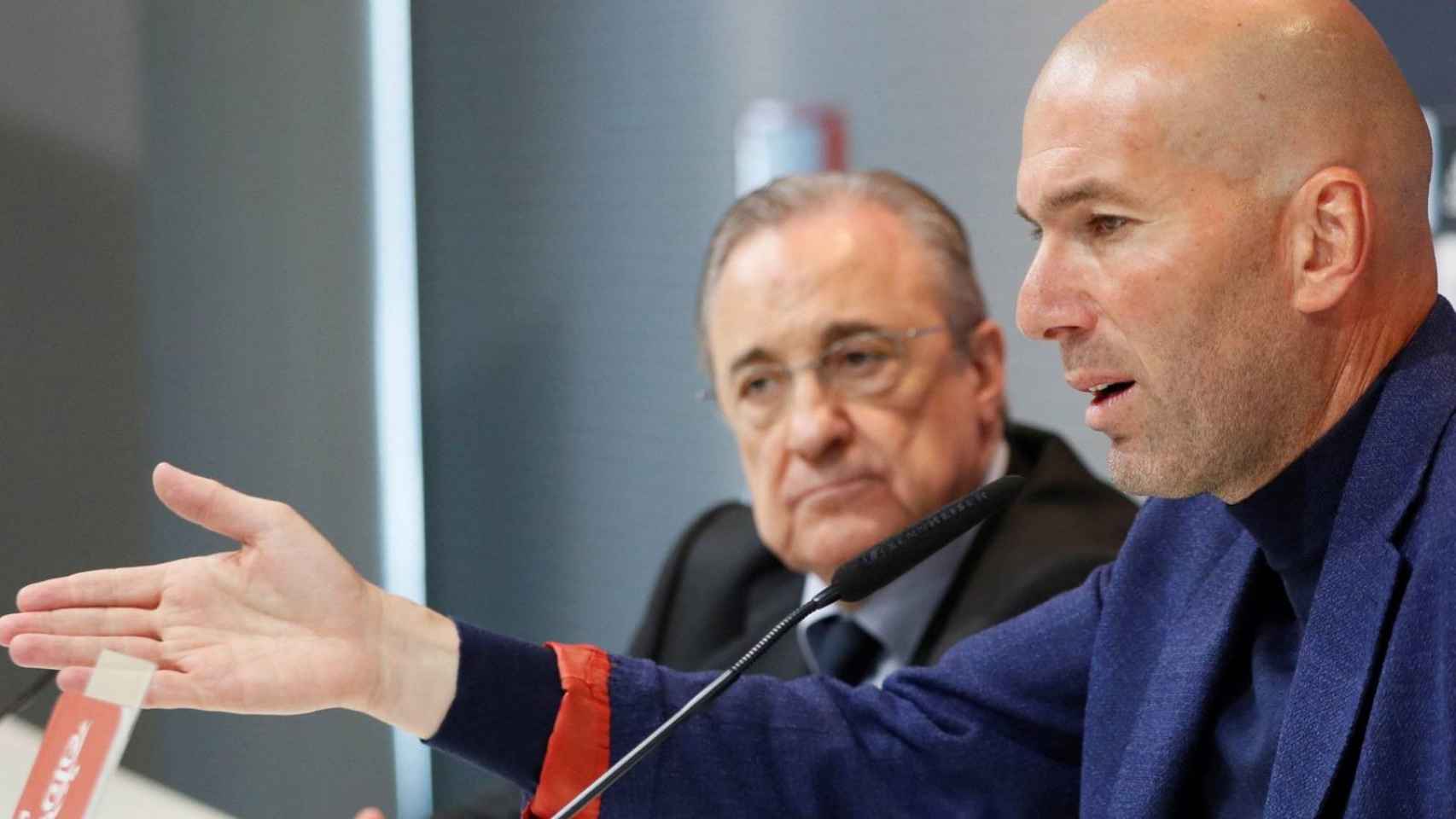 Florentino Pérez y Zinedine Zidane, en la rueda de prensa de despedida del técnico galo / EFE