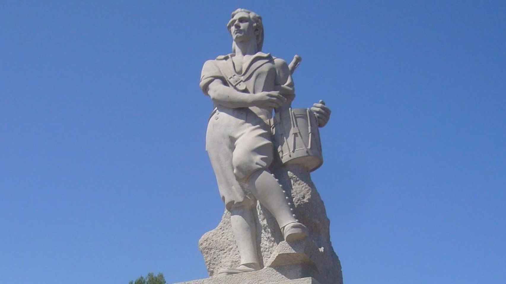 Estatua del tamborilero de El Bruc / Jordiferrer EN CREATIVE COMMONS