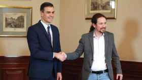 Pedro Sánchez y Pablo Iglesias, tras firmar su preacuerdo de Gobierno de coalición / EFE